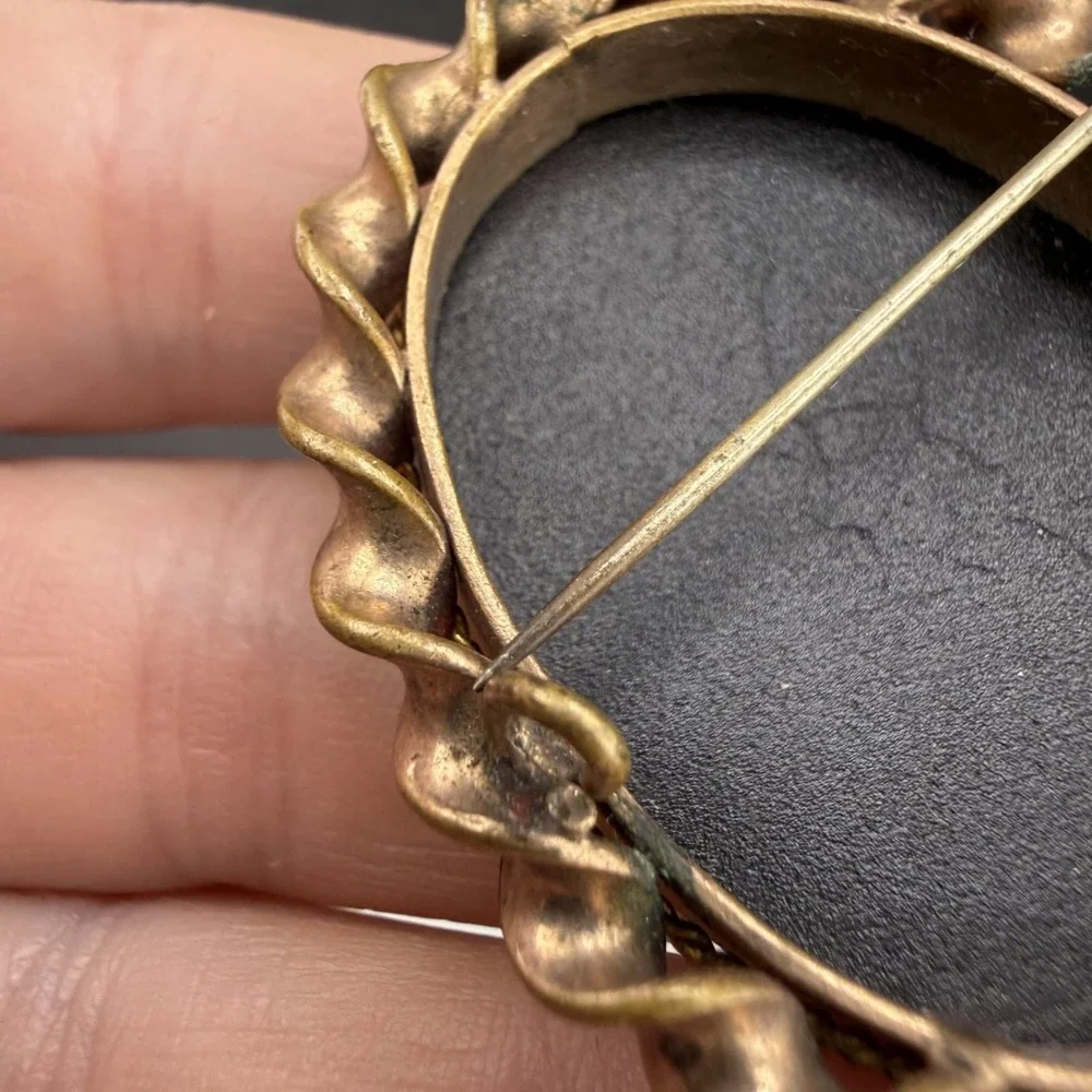 Vintage Victorian Brooch Gold Tone‎ Black  READ